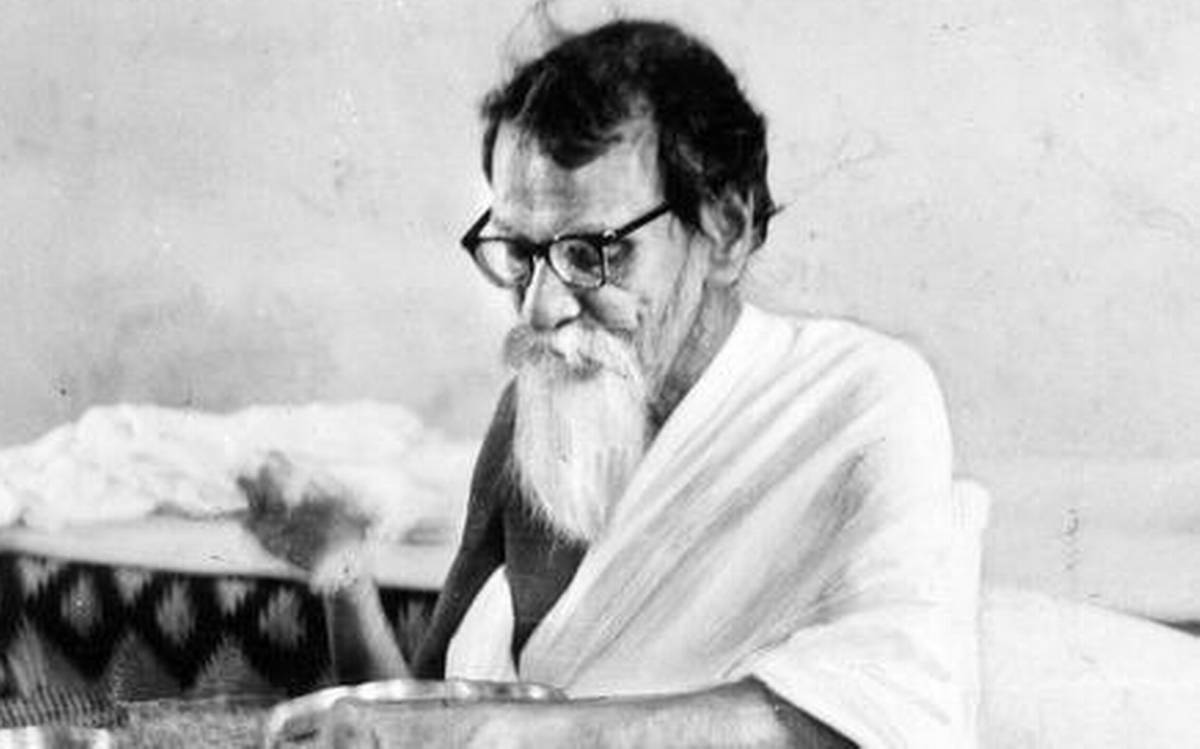 Gandhian Vinoba Bhave: Pioneer of the Bhoodan movement - Vibes Of India