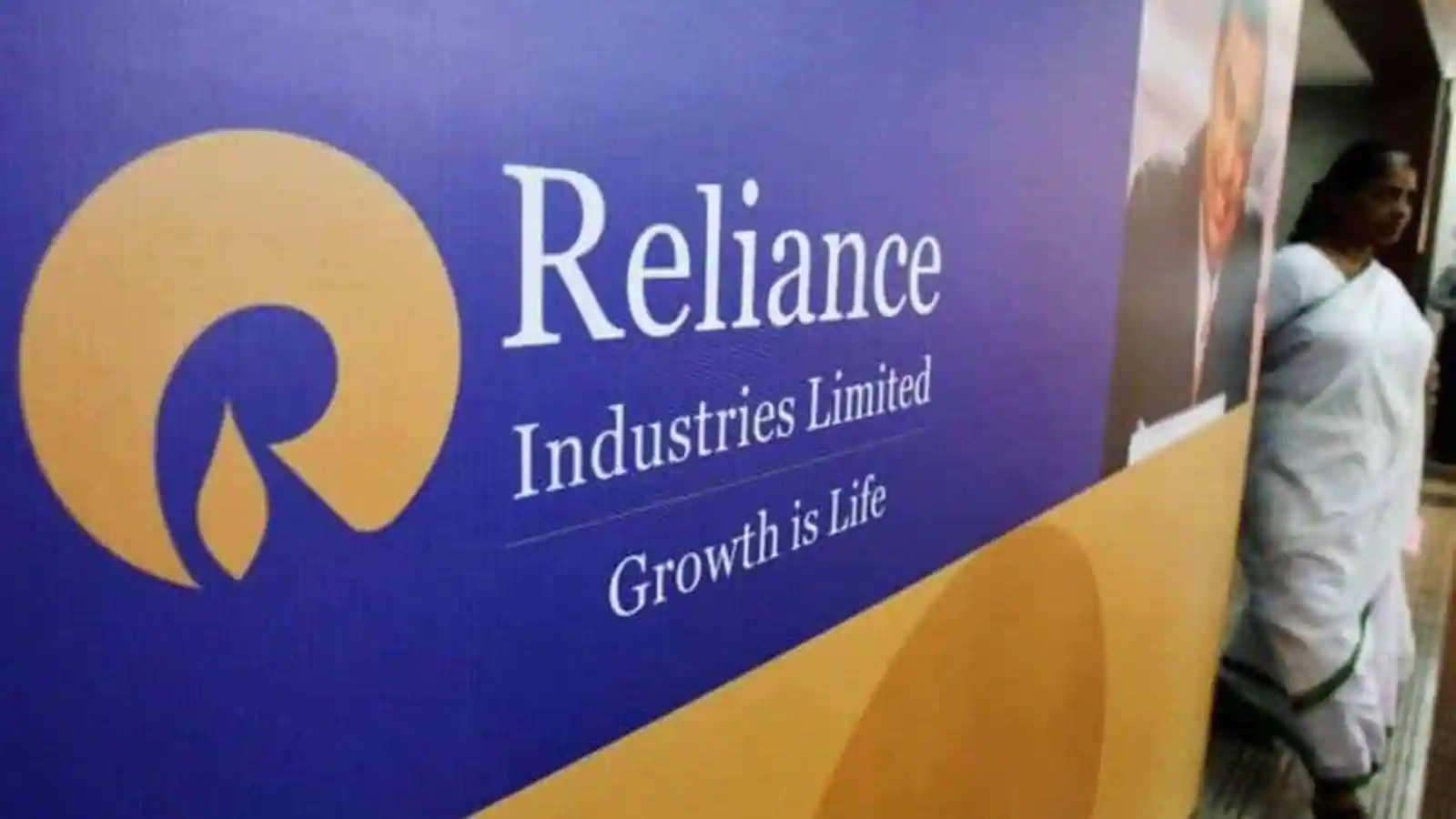 Reliance Industries' Q3 Net Profit Falls 15%