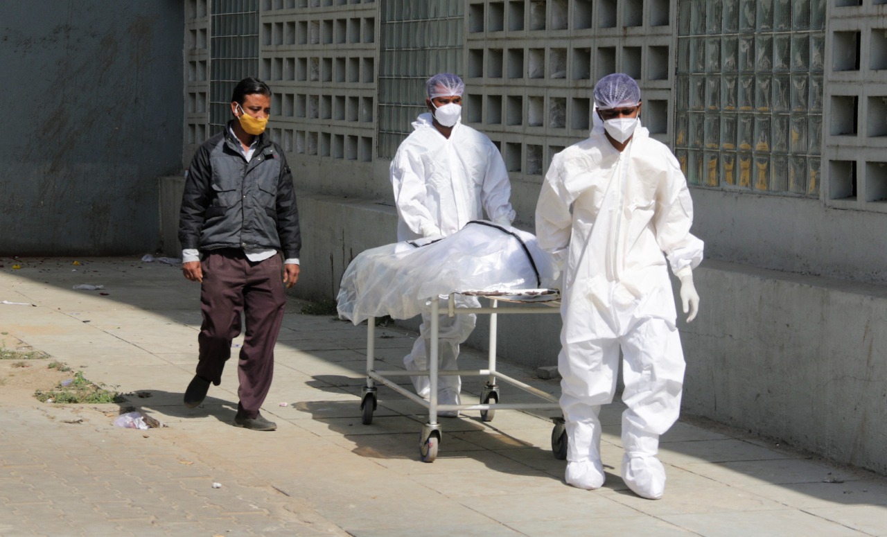 Covid death in Ahmedabad (Pic credit: Hanif Sindhi)