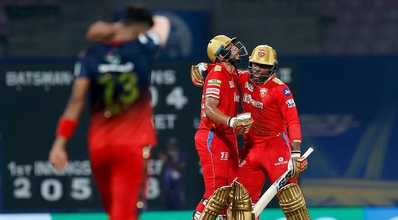 IPL-2022 पंजाब ने बैंगलोर के उड़ाए छक्के , पहाड़ से स्कोर को किया पार