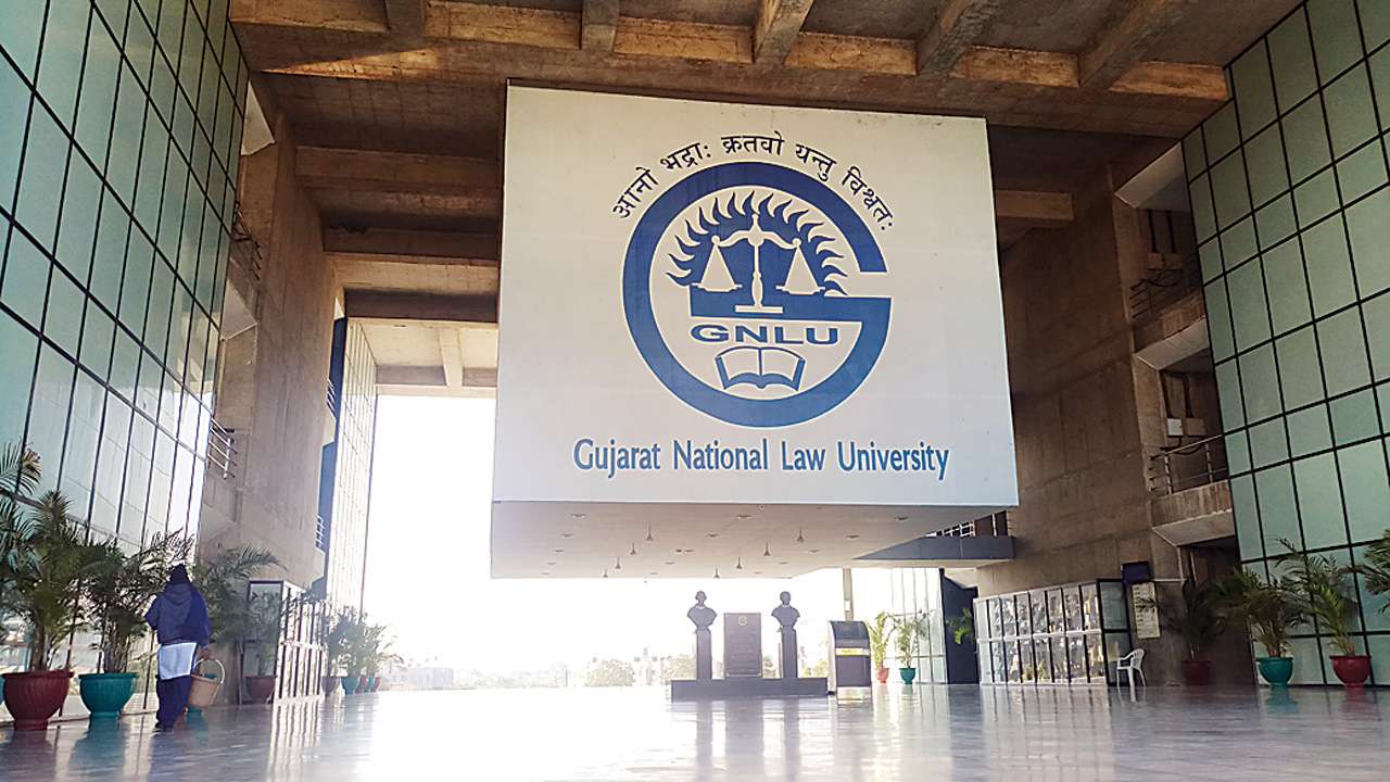 गुजरात नेशनल लॉ विश्वविधालय में 15 छात्र कोरोना पॉजिटिव