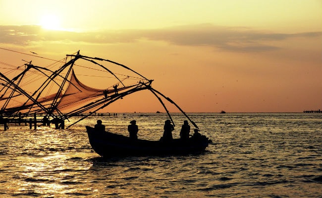 भारतीय मौसम विभाग ने पांच दिन मछुआरों को ना जाने की दी चेतावनी