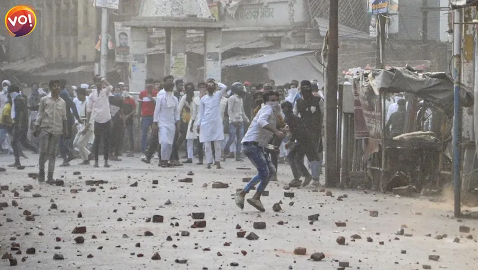कानपुर हिंसा में अब तक 50 लोगों को गिरफ्तार किया जा चुका है। बताया जाता है कि नगर प्रशासन ने आरोपियों की 147 अवैध संपत्तियों की पहचान की है