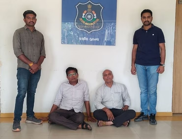 कलयुग- मंदिर में ही चोरी करने वाले ट्रस्टियों से सोने के 2 और हार बरामद