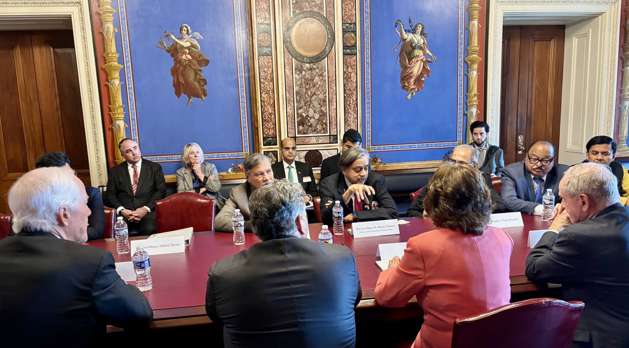 अमेरिका में शशि थरूर का सख्त बयान: "बंदूक की नोक पर पाकिस्तान से बात नहीं"