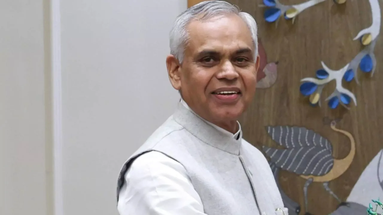 acharya devvrat governor