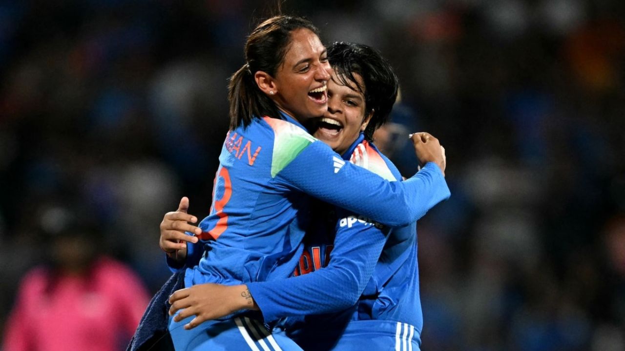 Harmanpreet Kaur with Shafali Verma
