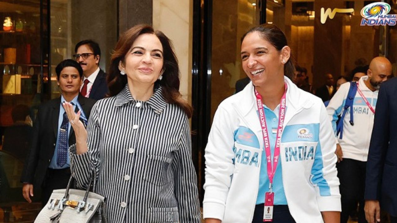 NIta Ambani and Harmanpreet Kaur
