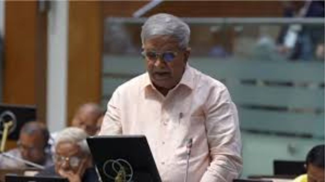 Gujarat Finance Minister Kanubhai Desai presenting budget